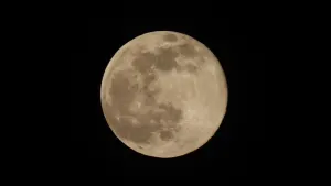 Pleine lune givrée : la dernière super lune avant longtemps