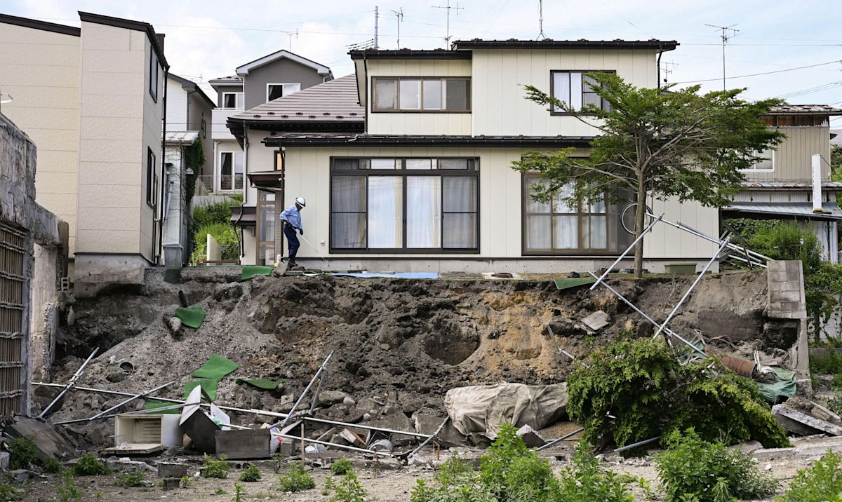 Magnitude 6.9 quake strikes Japan's northeast, no tsunami warning