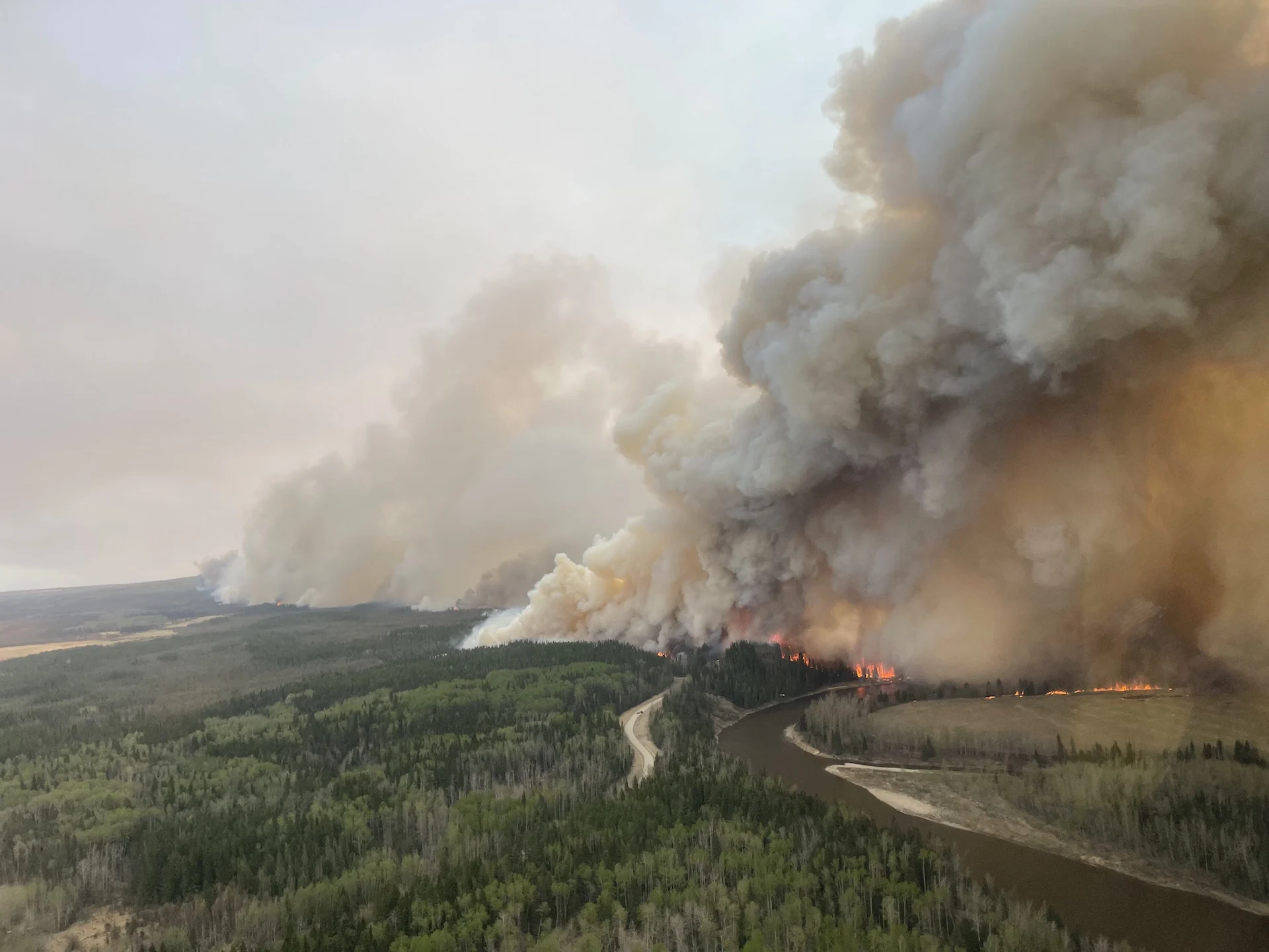 Alberta fire/Alberta Wildfire/Twitter