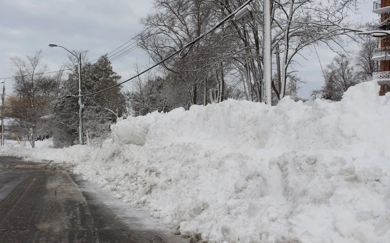 PHOTOS: Winter storm illuminates skies and buries roads in Ontario