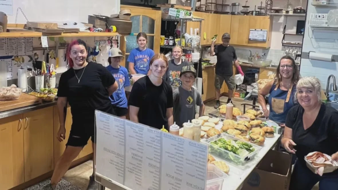 osoyoos-volunteers (1)/Melissa Genberg via CBC