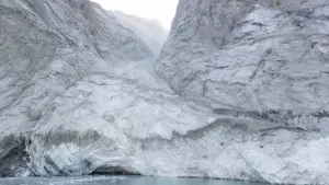 New study explains why tsunami signals last year in Greenland lasted for days