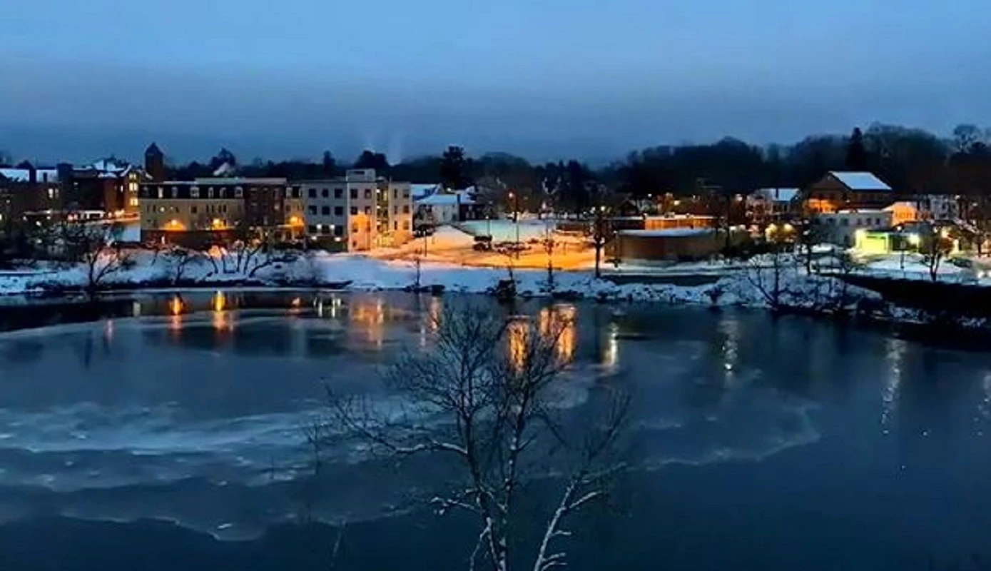 Mesmerizing 'satellite' ice disc captured on Alberta waterway (VIDEO ...