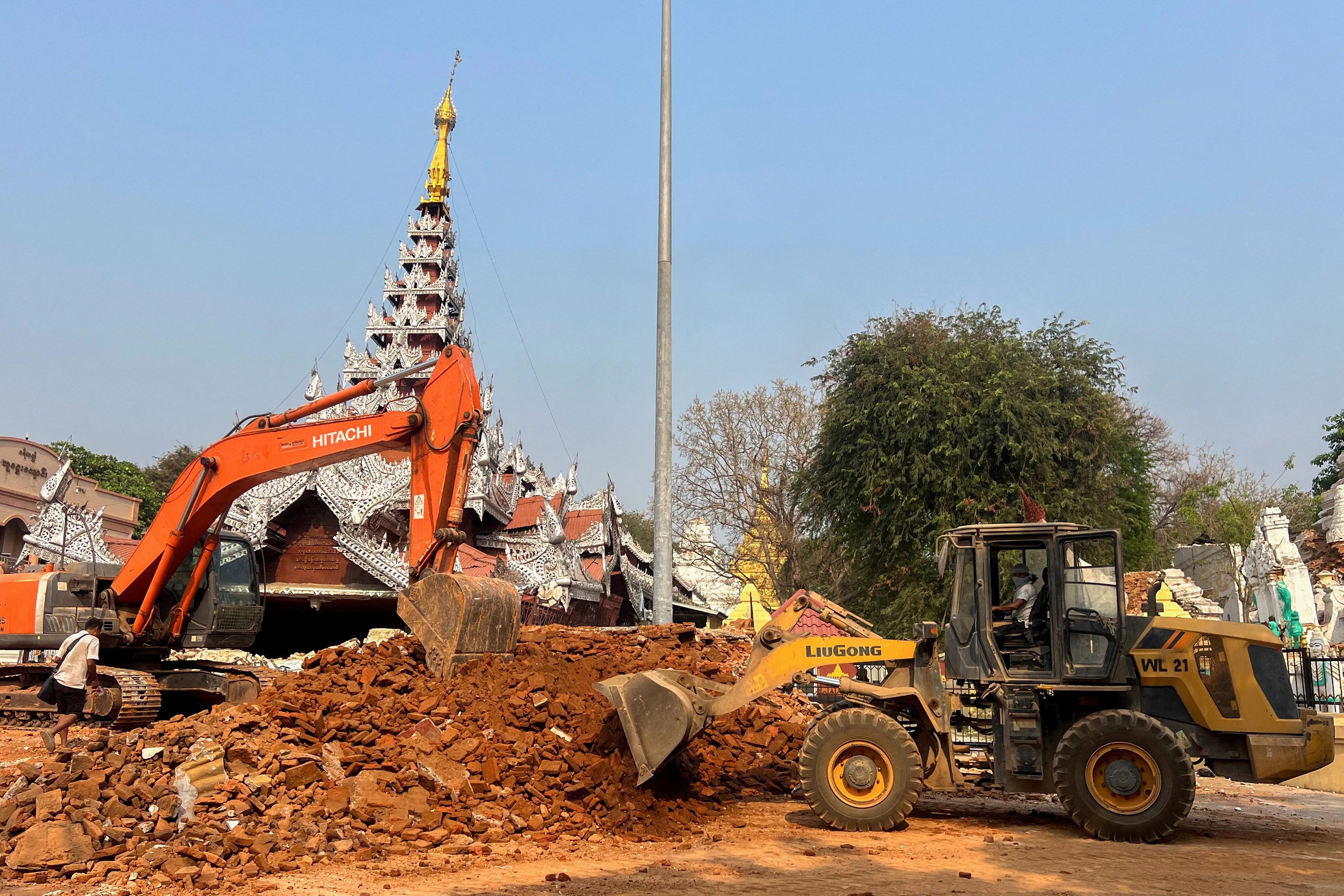 REUTERS: A person operates machinery following a strong earthquake, in Mandalay, Myanmar, March 31, 2025. REUTERS/Stringer