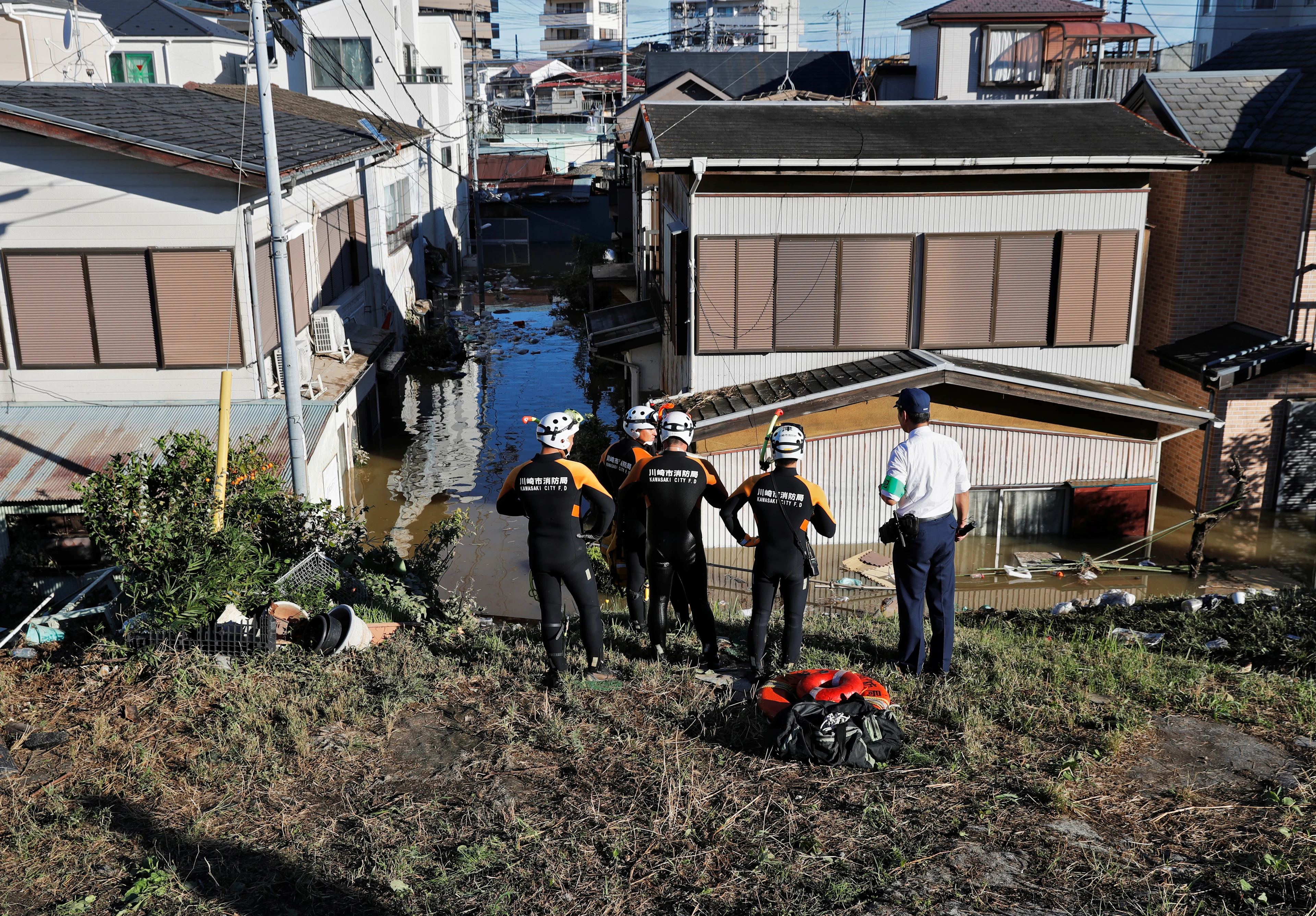 2019-10-13T031935Z 2 LYNXMPEF9B0OY RTROPTP 4 ASIA-STORM-JAPAN