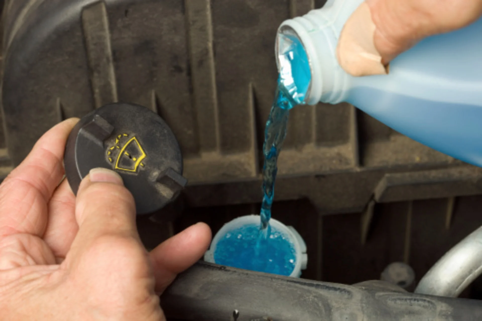 How to make your own windshield washer fluid using simple ingredients