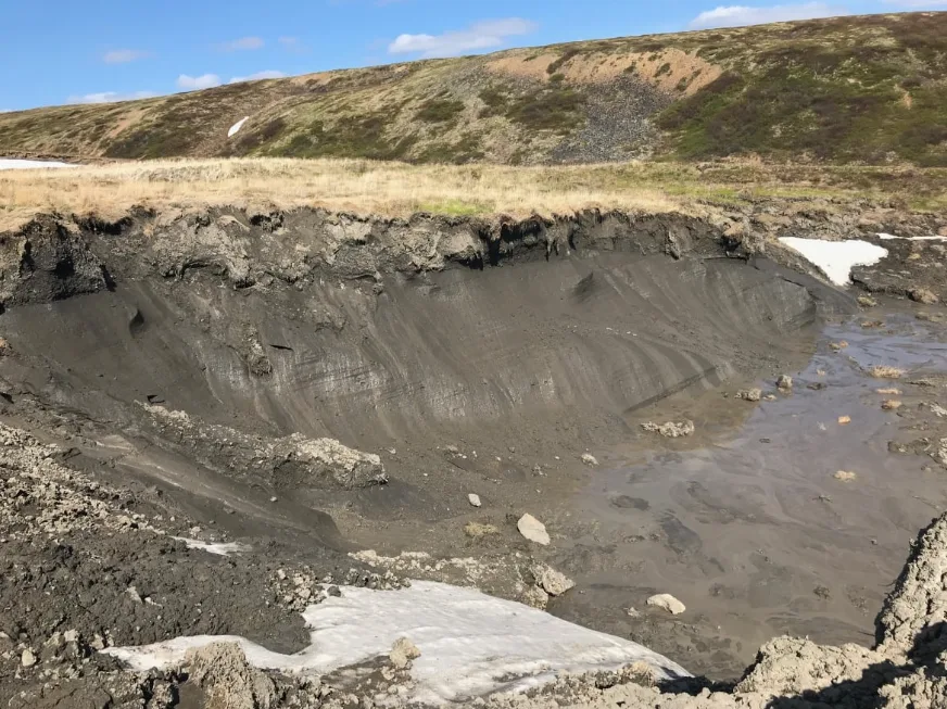 As rising temperatures thaw the permafrost, the terrain in the North is being changed by landslides and erosion. (Susan Ormiston/CBC)