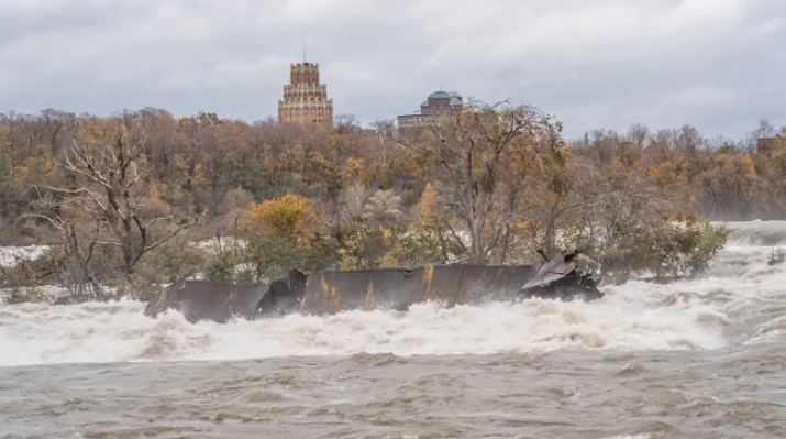 Halloween storm moves 101-year-old Niagara River wreck