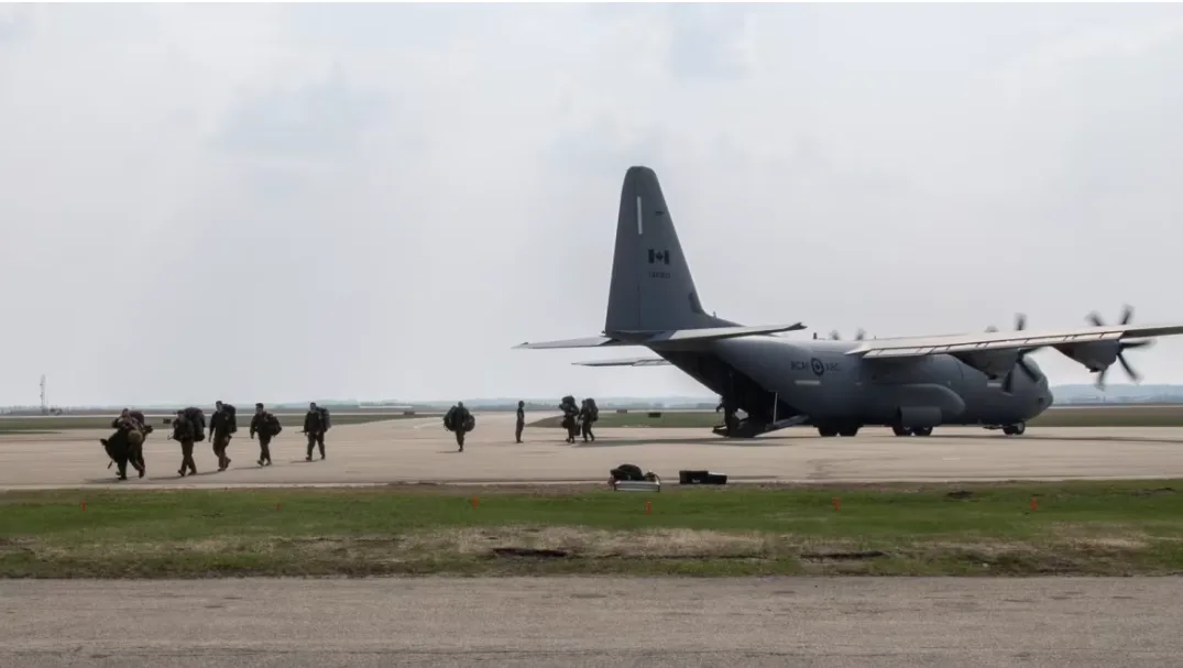 CBC: Members of the 3rd Battalion, Princess Patricia’s Canadian Light Infantry arrive aboard a CC-130J Hercules in Grande Prairie, Alberta, on May 5, 2023. (Cass Moon/Canadian Armed Forces)