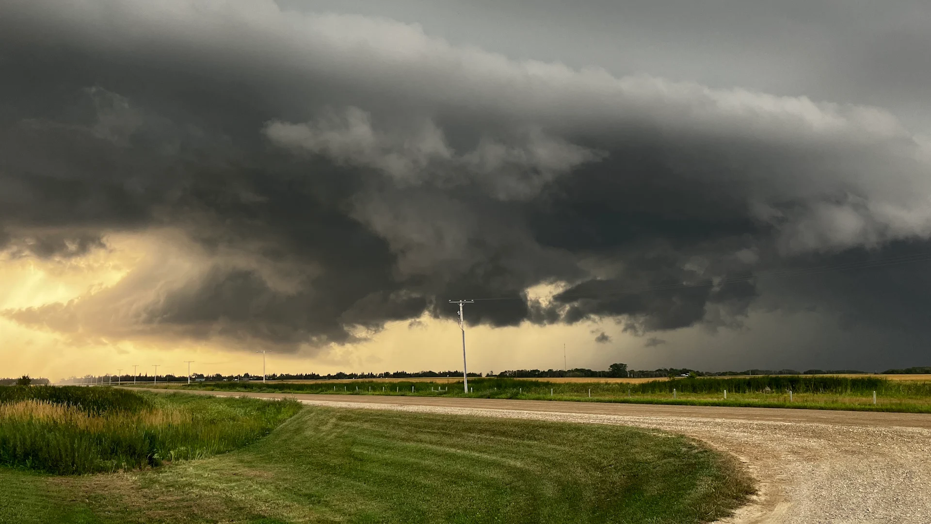 Severe storms fire up in Saskatchewan, prompting tornado warning