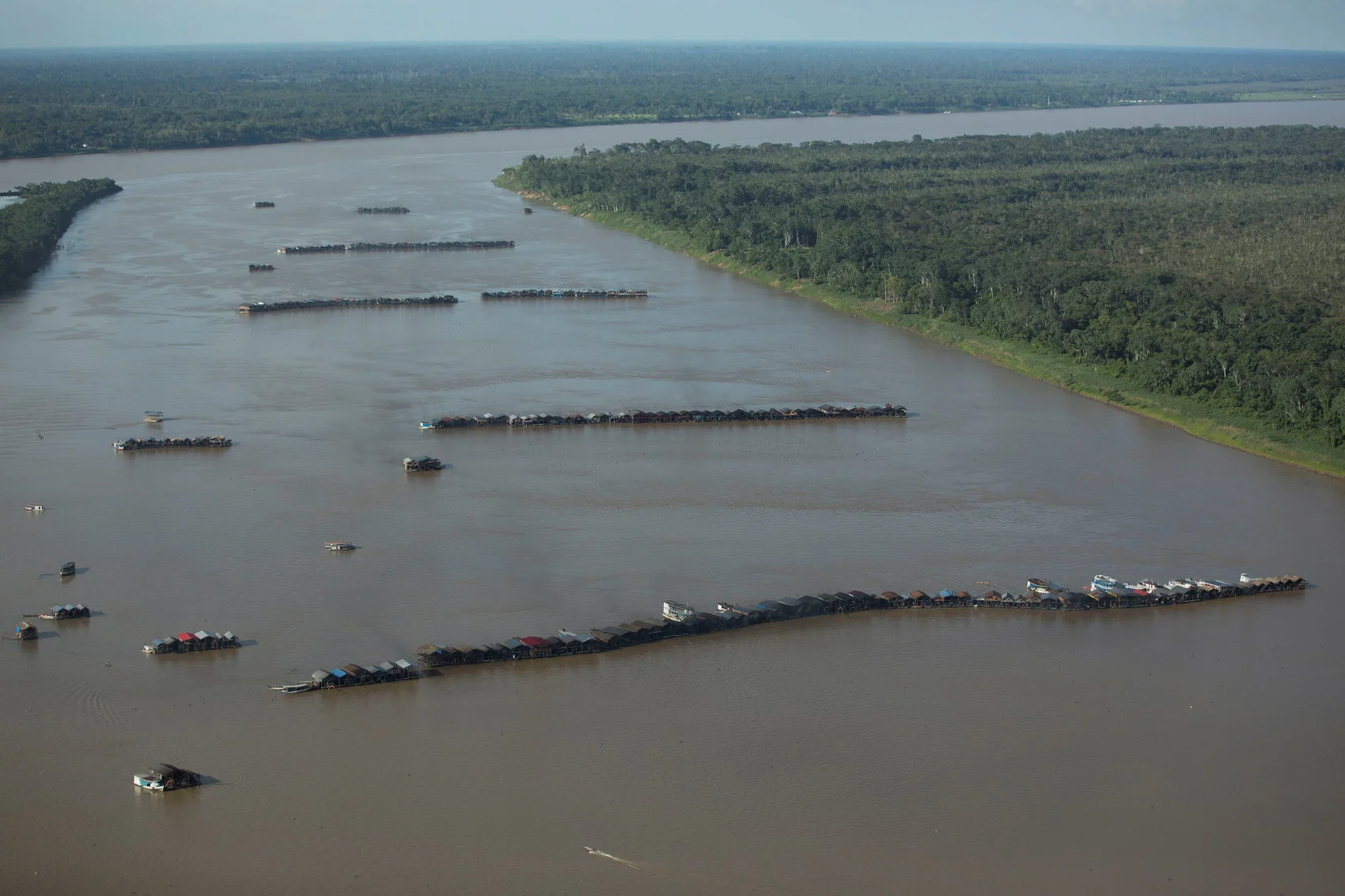 Gold rush draws hundreds of dredging rafts to Amazon tributary