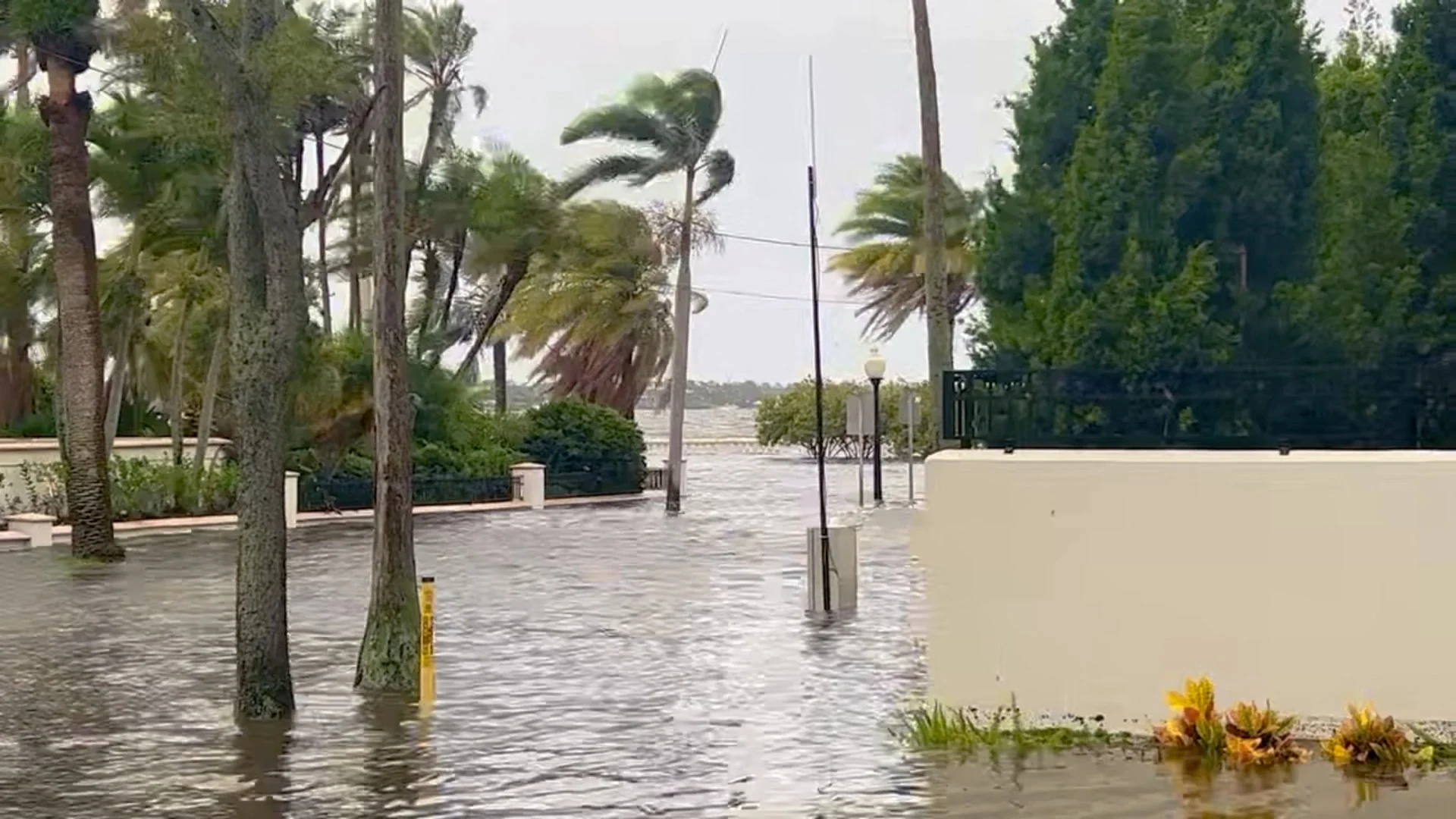 Idalia crée déjà des inondations record en Floride