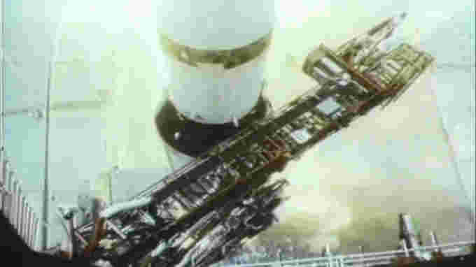 Apollo-launch-tower-arms-NASA