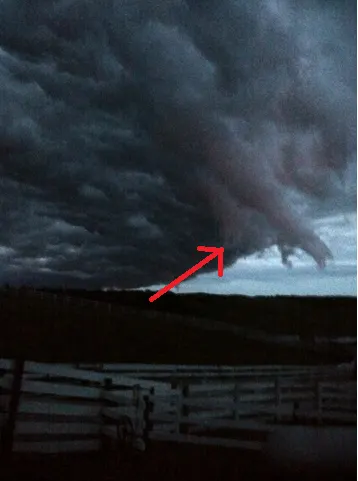 MUST SEE: 'Hand of darkness' cloud forms during Alberta storm
