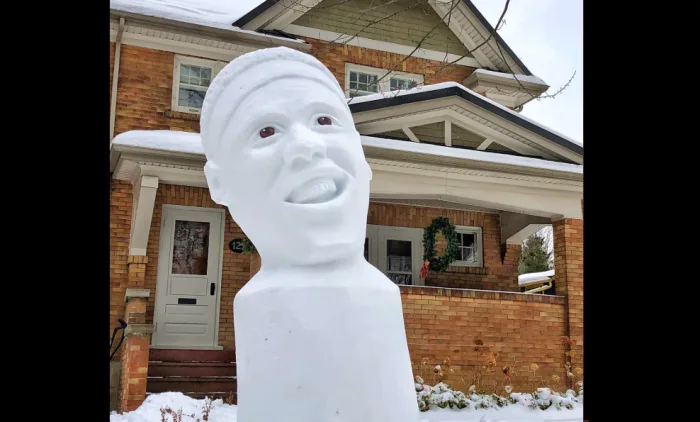 'Icy P': Snow sculpture earns nod from a Toronto Raptor