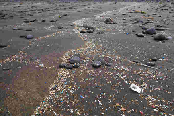 microplastics on a beach in the Canary Islands (Westend61/Getty Images)