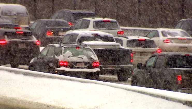 Calgarians told to 'take it easy ' after 400 crashes