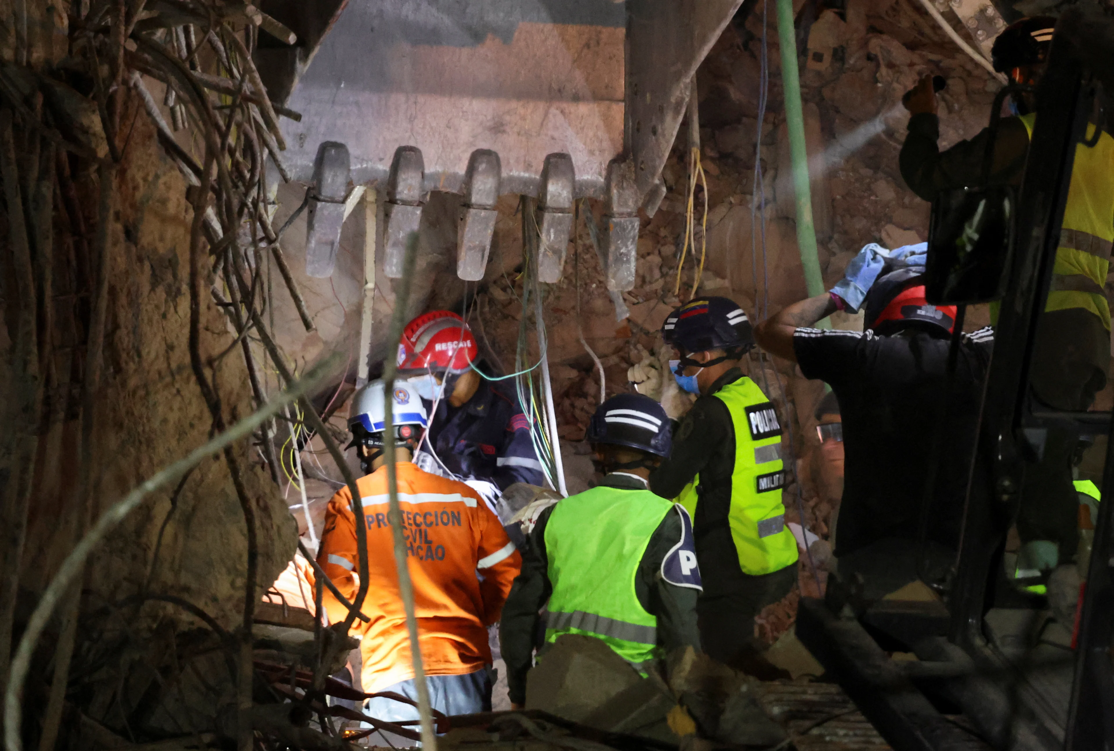 REUTERS: People search for casualties under the rubble of a collapsed building in the aftermath of earthquakes in Caracas, Venezuela, June 25, 2026. REUTERS/Leonardo Fernandez Viloria