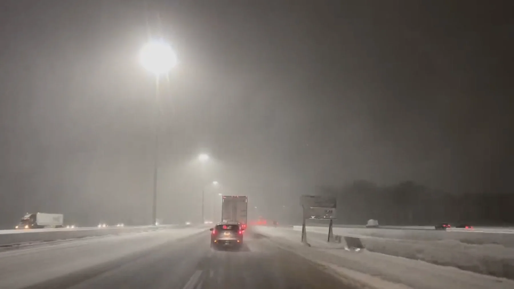 (MARK ROBINSON) Snow night Ontario highway January 25 2023