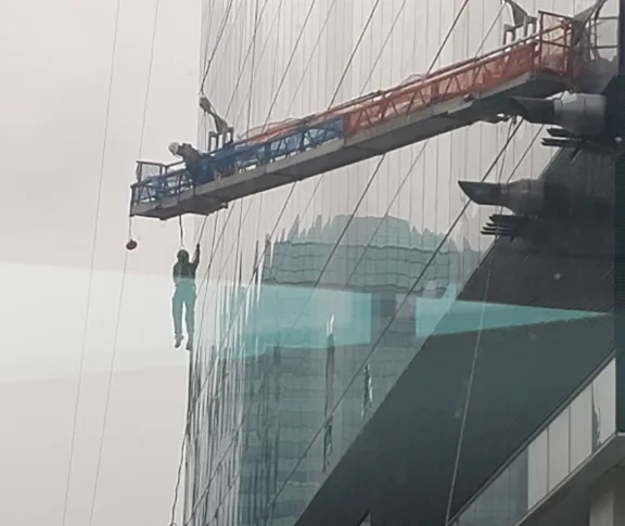 Violent winds leave worker dangling from Edmonton skyscraper